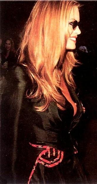16P elle macpherson caught in nipslips see through and topless