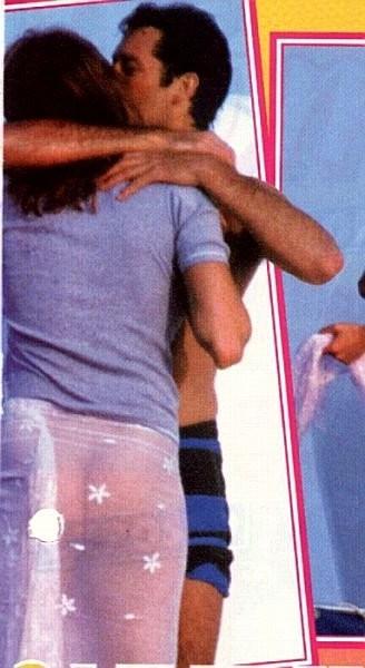 16P elle macpherson caught in nipslips see through and topless