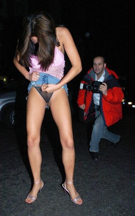 16P original lara croft babe lucy clarkson caught topless and upskir