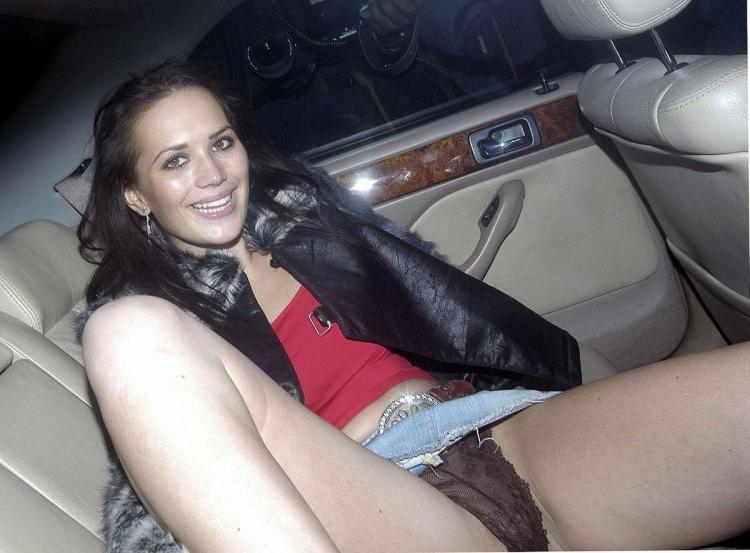 16P original lara croft babe lucy clarkson caught topless and upskir