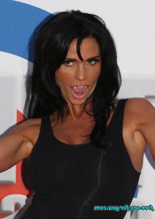 16P Katie Price showing her big tits and masturbate with cell phone