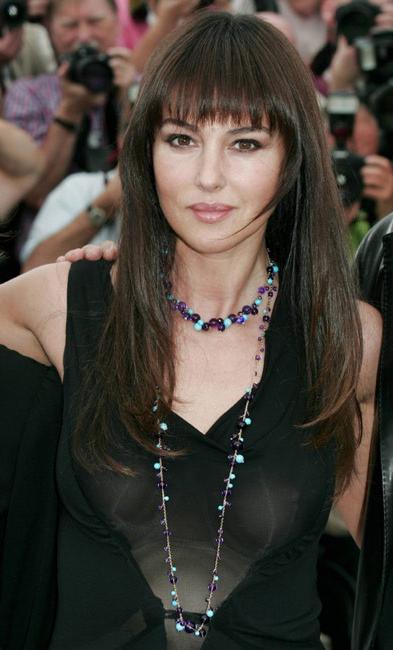 16P Celeb actress Monica Bellucci paparazzi caught nude boobs