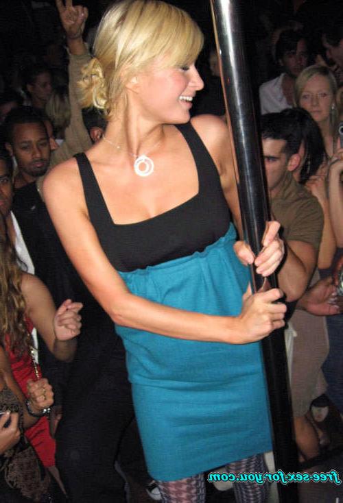16P Paris Hilton showing shaved pussy and perky tits