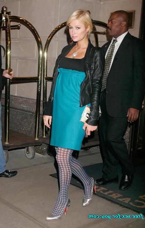 16P Paris Hilton showing shaved pussy and perky tits