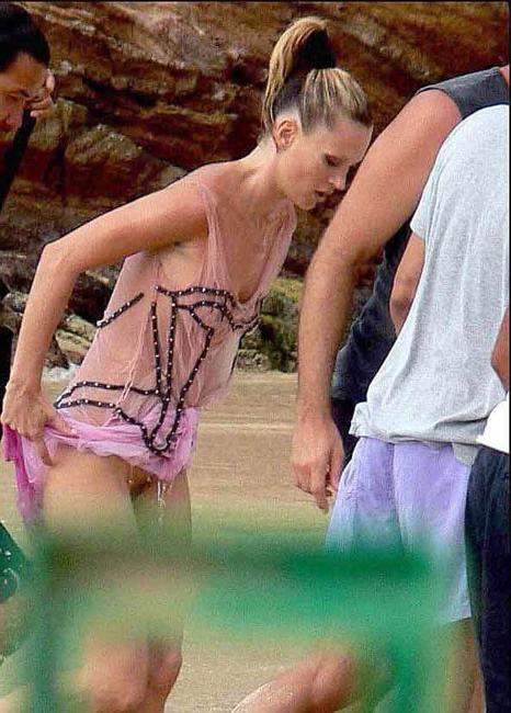 16P Celeb Kate Moss shows her perfect perky tits