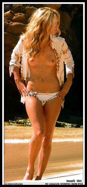 16P Celeb Kate Moss shows her perfect perky tits