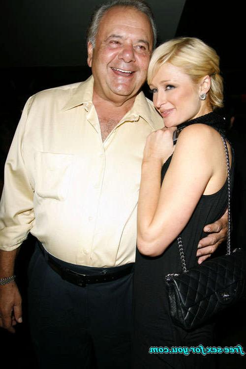 16P Paris Hilton showing shaved pussy and perky tits