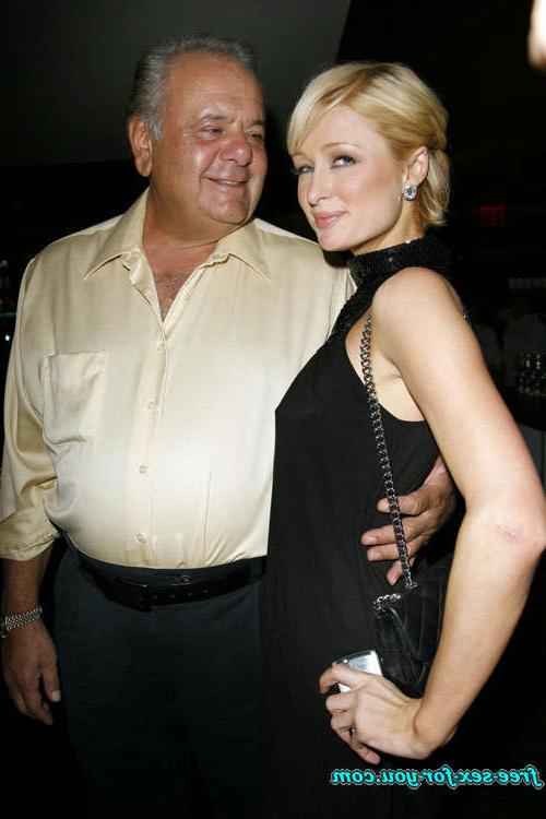 16P Paris Hilton showing shaved pussy and perky tits