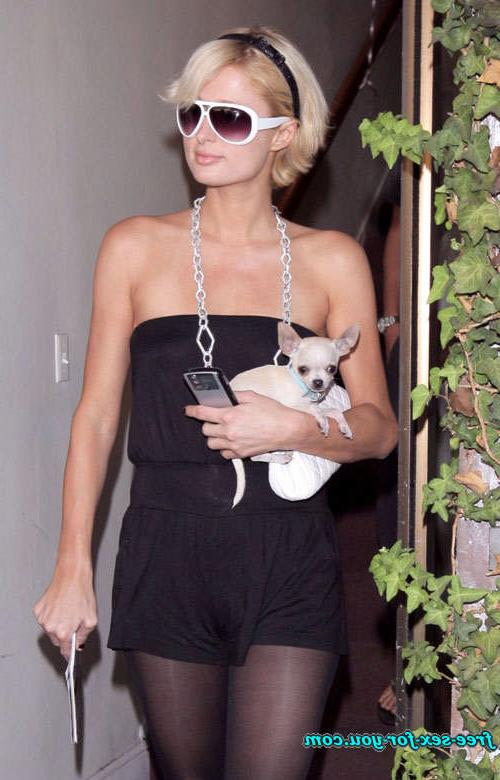 16P Paris Hilton showing shaved pussy and perky tits