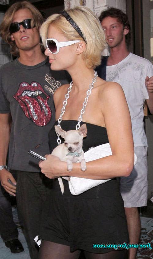 16P Paris Hilton showing shaved pussy and perky tits
