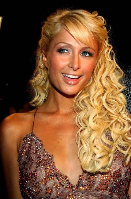 15P Blonde beauty queen Paris Hilton showing her nude perky tits