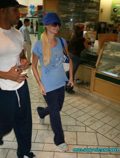 16P Paris Hilton shows her perky boobs and posing sexy with her dog