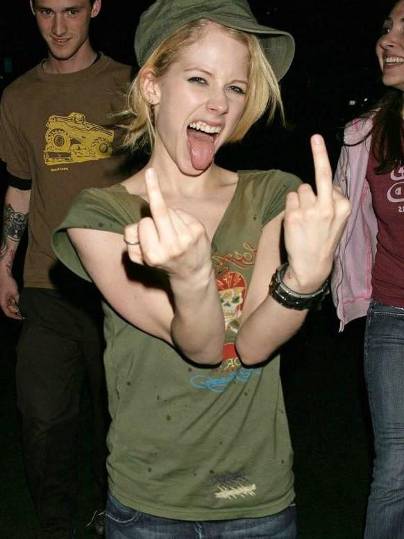 15P Petite celeb hottie Avril Lavigne in fishnets