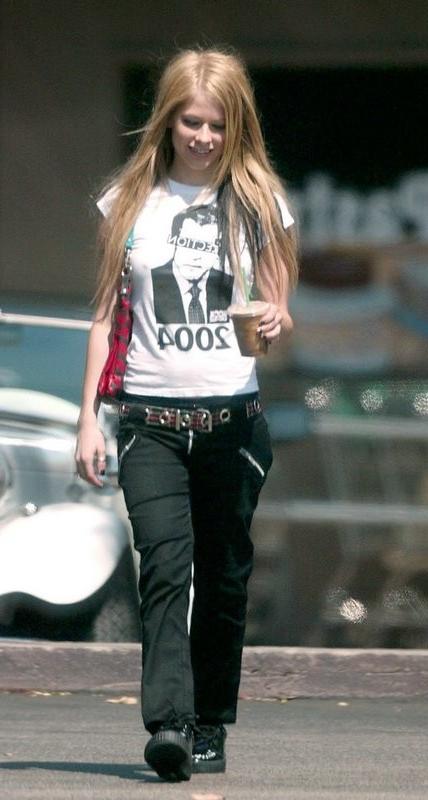 15P Petite celeb hottie Avril Lavigne in fishnets