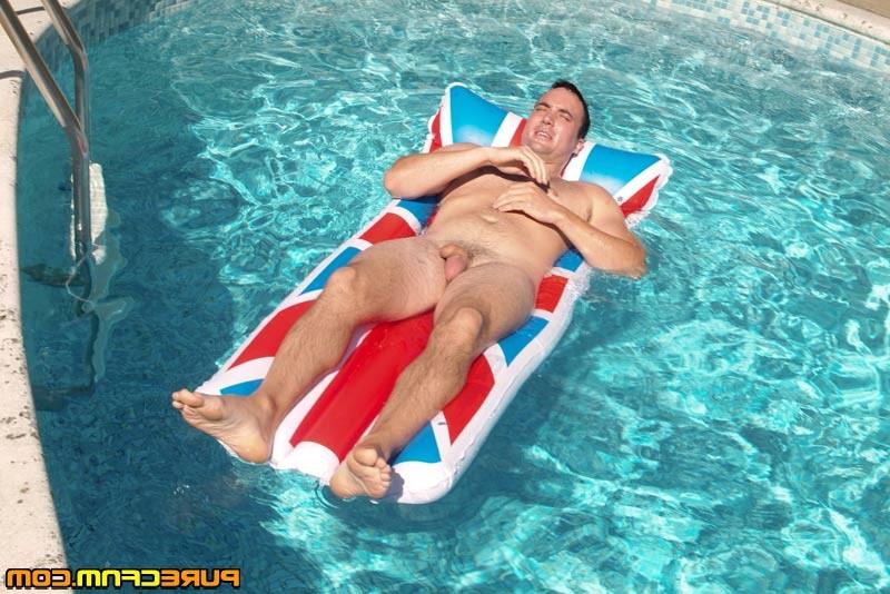 16P Caught sleeping naked in the pool, four girls help themselves