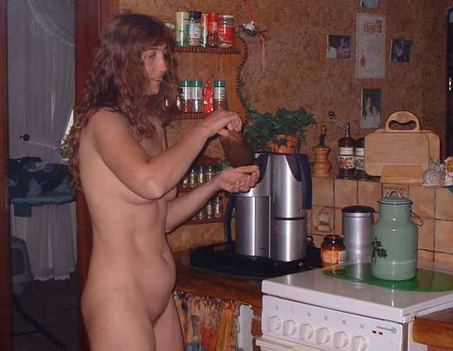 16P Gallery of an amateur sleazy naked hardcore wife