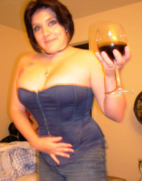 16P Pictures of an amateur wife in her kinky poses
