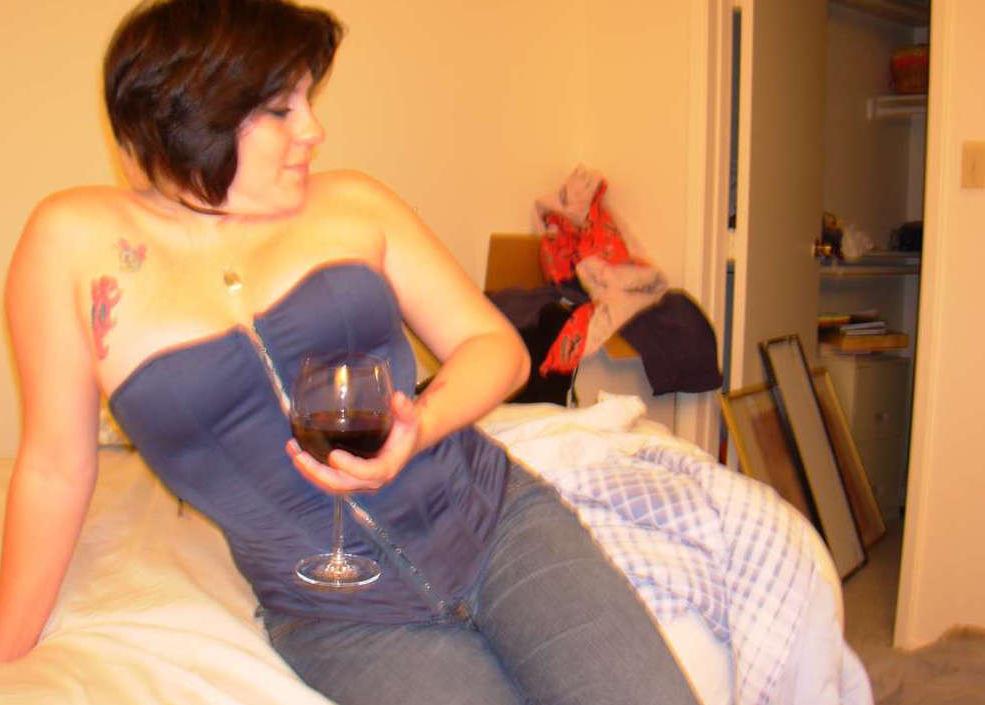 16P Pictures of an amateur wife in her kinky poses