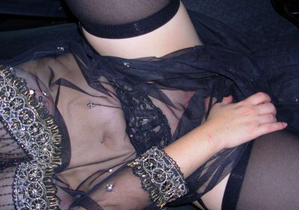 16P Pictures of an amateur wife in her kinky poses
