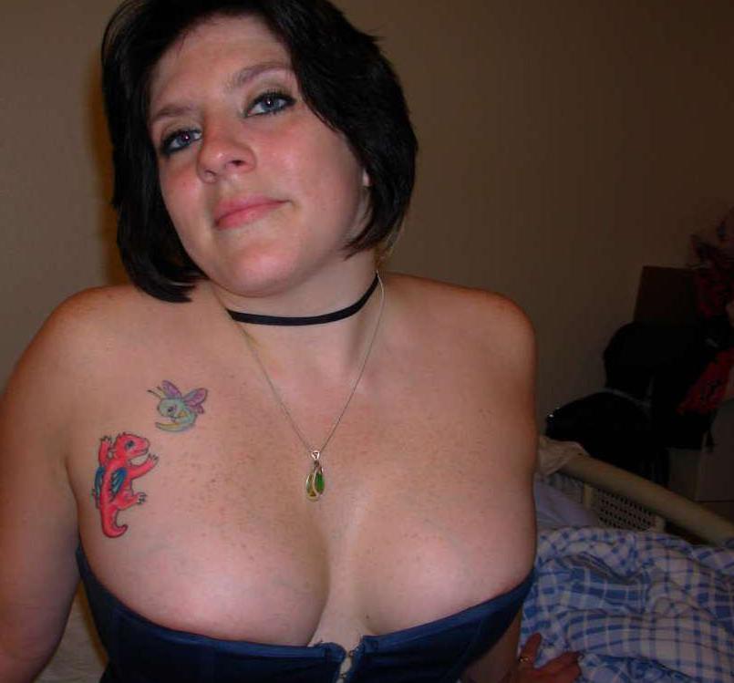 16P Pictures of an amateur wife in her kinky poses