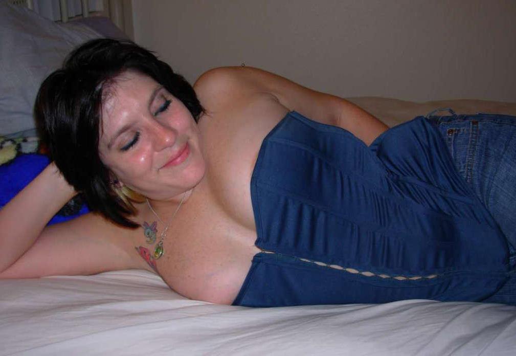 16P Pictures of an amateur wife in her kinky poses