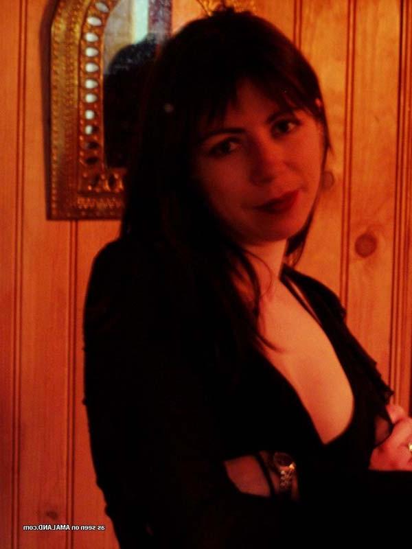 15P Photos of a nasty amateur wife being a tease