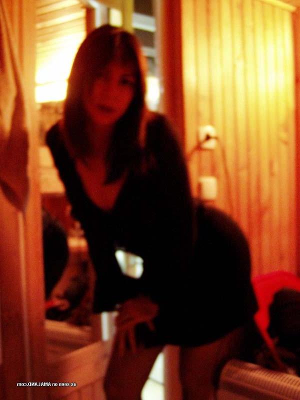 15P Photos of a nasty amateur wife being a tease