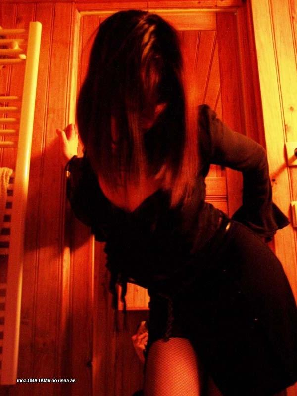 15P Photos of a nasty amateur wife being a tease