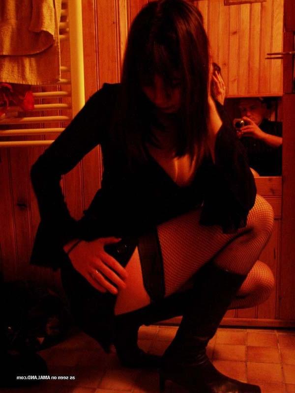15P Photos of a nasty amateur wife being a tease