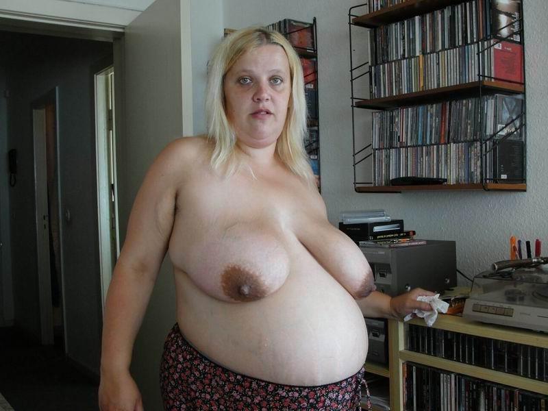 18P huge blonde milking her big boobs
