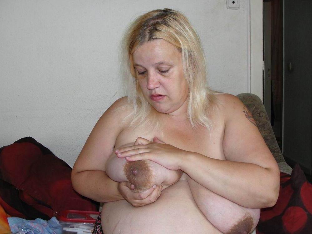 18P huge blonde milking her big boobs