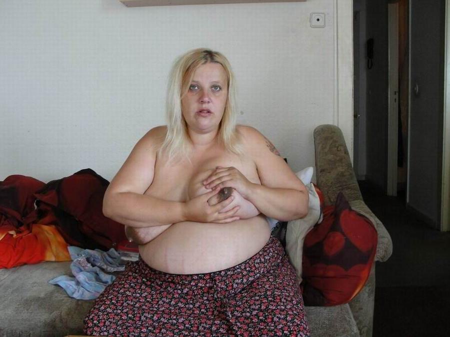 18P huge blonde milking her big boobs