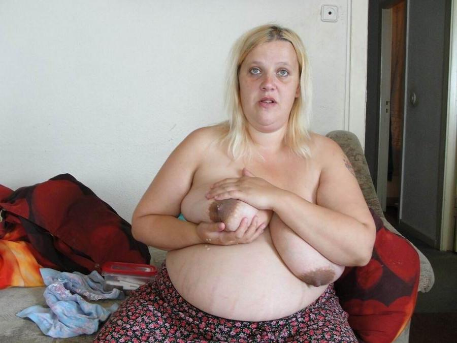 18P huge blonde milking her big boobs
