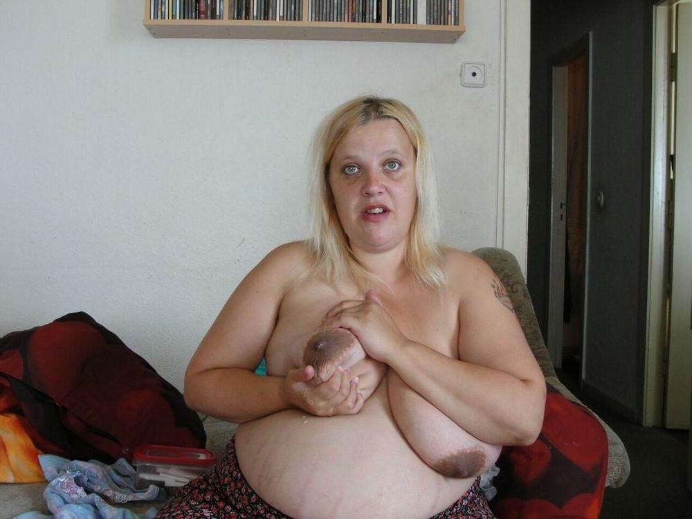 18P huge blonde milking her big boobs