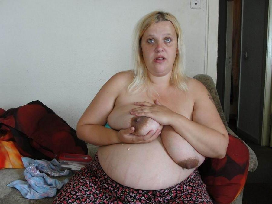 18P huge blonde milking her big boobs