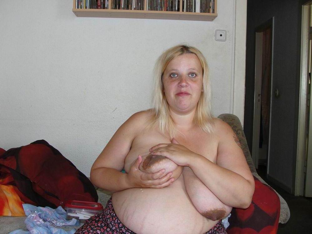 18P huge blonde milking her big boobs