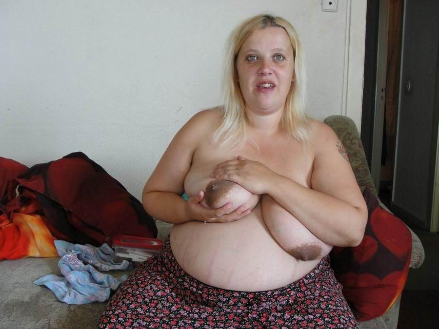 18P huge blonde milking her big boobs