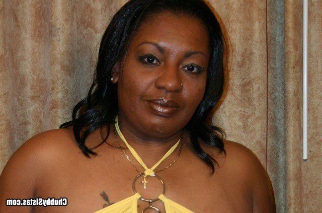 16P A Very Large BBW Shows Off Her Skills