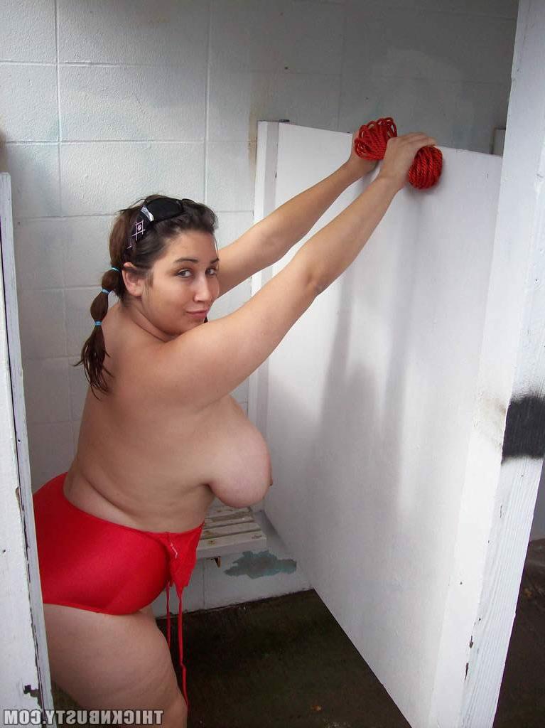16P Plumper ties up her massive tits with a cord
