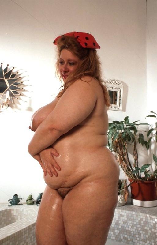 15P Some crazy fattie as teen princess