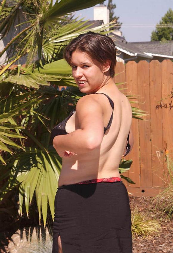 20P Fat girl shows massive tits outdoor
