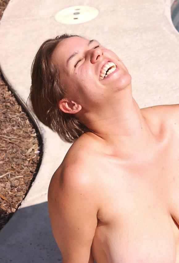 20P Fat girl shows massive tits outdoor