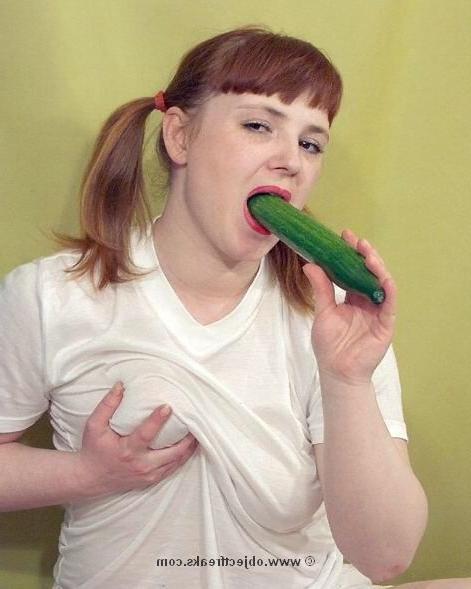 16P chubby teen masturbating with vegetable
