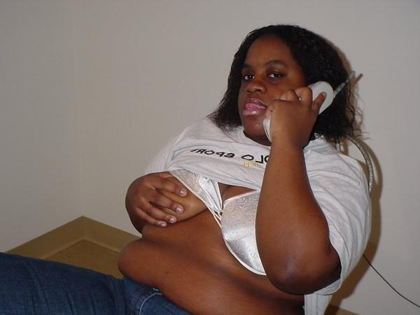 18P Fat hand on phone other black hand on pussy