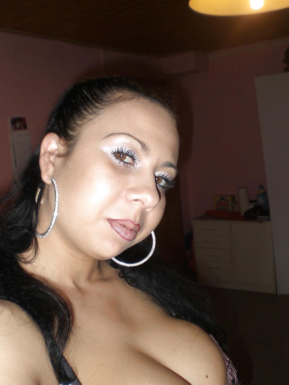 25P Brunette Ana huge boobs