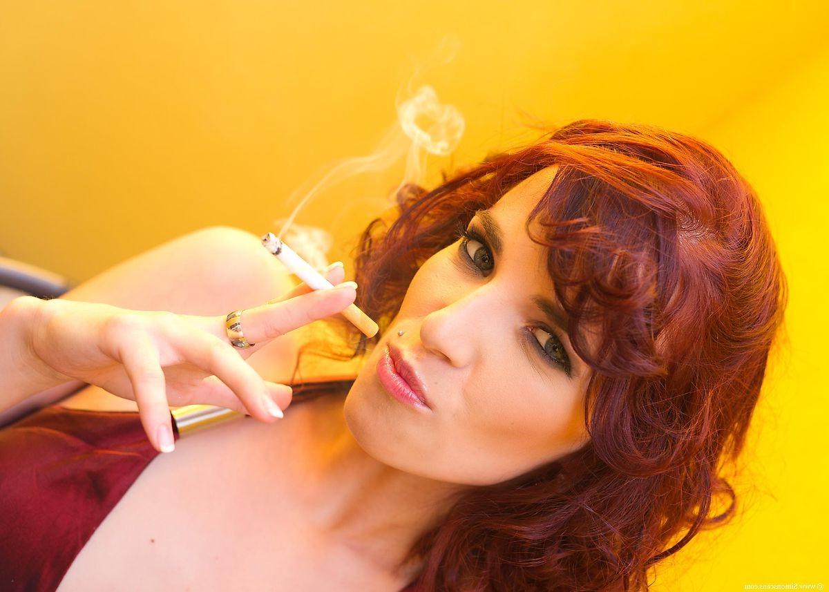 16P leila smoking