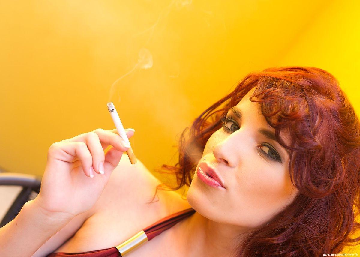16P leila smoking