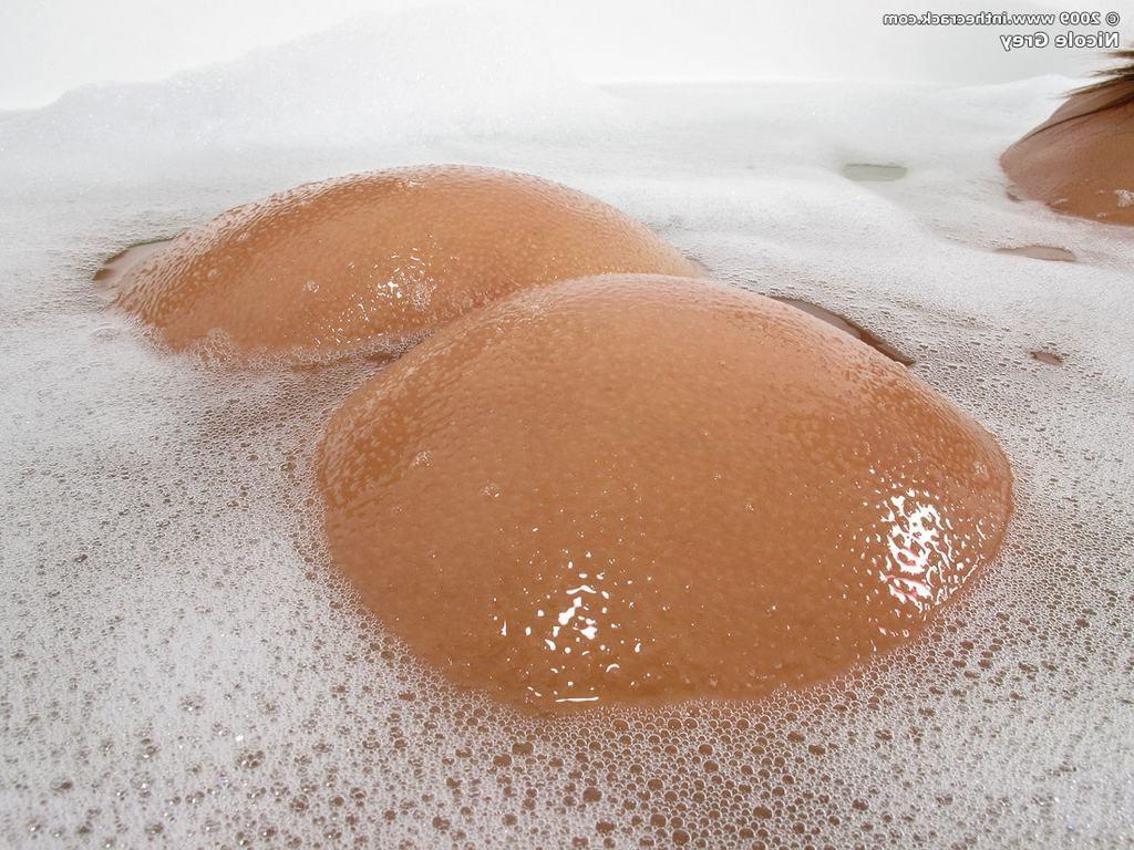 15P Perky Nicole Grey drops panties to show pussy closeup in bathtub