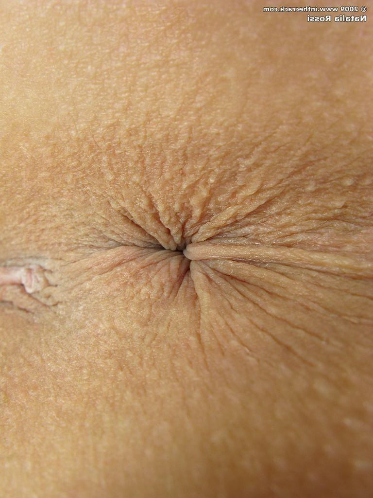 15P Babe slips off her panties to explore and toy her gorgeous pussy