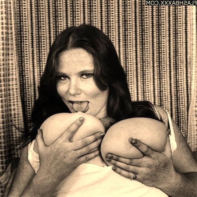 16P Big tits and nipple babes pose in the old days of porn